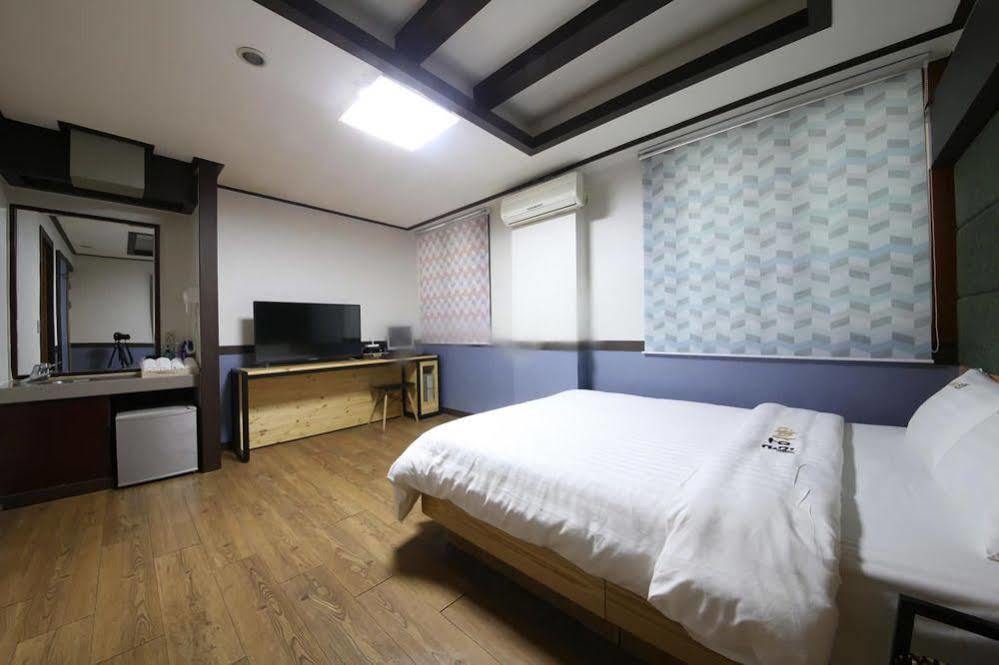 Theme Motel Mokpo Exterior photo